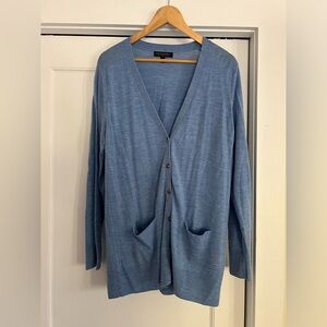 Banana Republic. XL cardigan knitted from 100% extra fine Merino Wool.